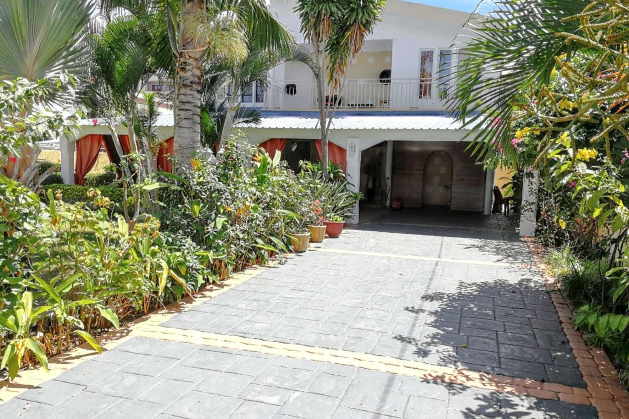 Charming Studio In Flic En Flac With Enclosed Garden 25M² Bagian luar foto